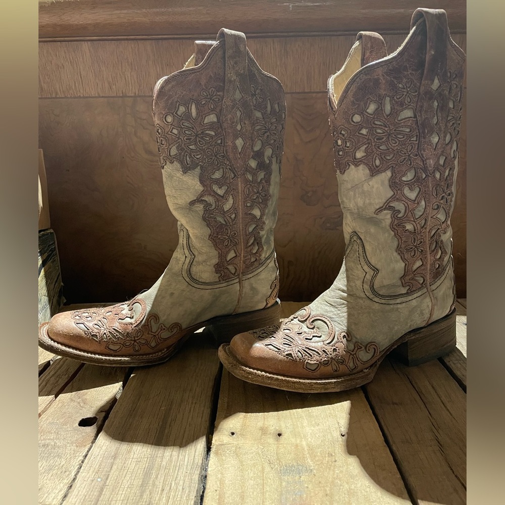 Corral boots
